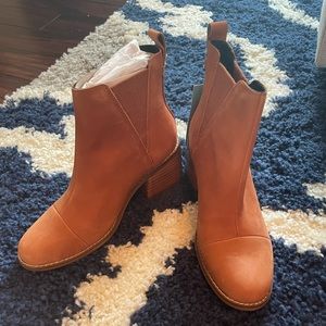 Toms Boots size 6